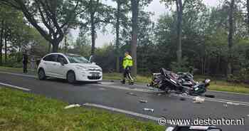 Motorrijder (64) uit Zwolle ernstig gewond na frontale botsing met auto in Drenthe