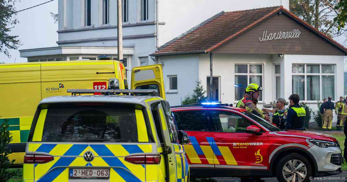 Zwaargewonde bij brand in vrijstaande woning op Belgische grens bij Achtmaal