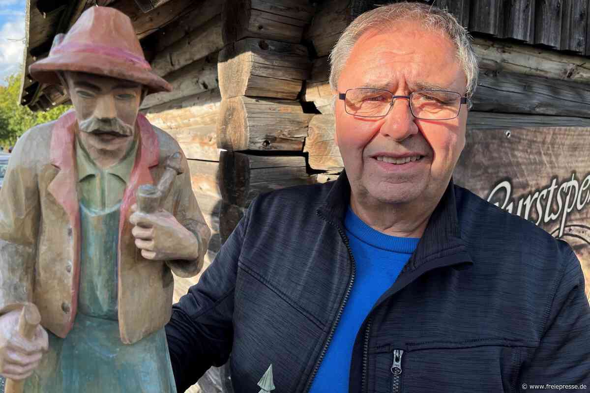 Waldszenen in Holz: Künstler aus dem Vogtland schnitzt in jeder freien Minute