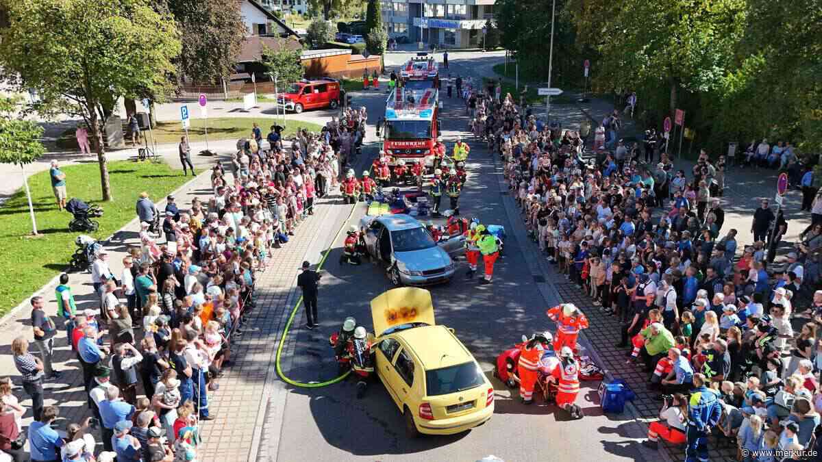 Tag der Helfer wieder ein Publikumsmagnet: Bürgermeister in ungewohnter Rolle