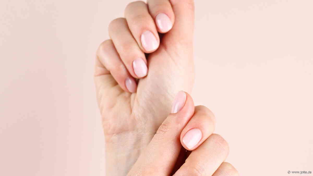 Princess Nails: Das macht den zarten Nageltrend so besonders