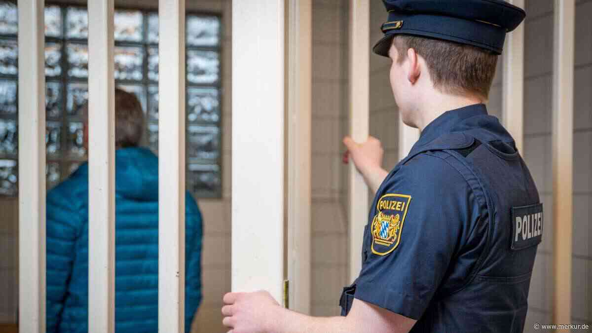 Fahnder stoppen Mercedes auf A8 – für den Beifahrer endet die Fahrt im Gefängnis