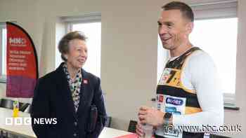 Princess Anne meets Sinfield on day two of MND run