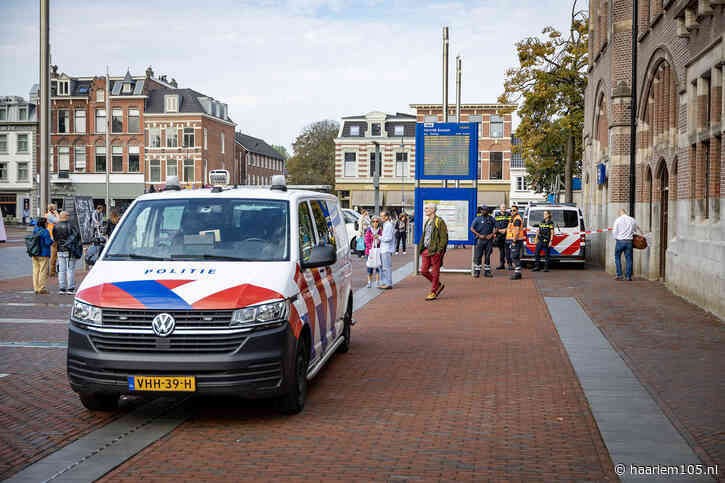 Achtergelaten koffers station Haarlem blijken ongevaarlijk, politie houdt drie mensen aan