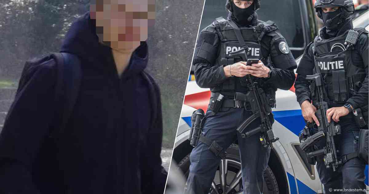 Beruchte hacker Pepijn (24) met flitsgranaten overmeesterd in woning, in bijzijn van zijn moeder