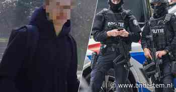 Beruchte hacker Pepijn (24) met flitsgranaten overmeesterd in woning, in bijzijn van zijn moeder