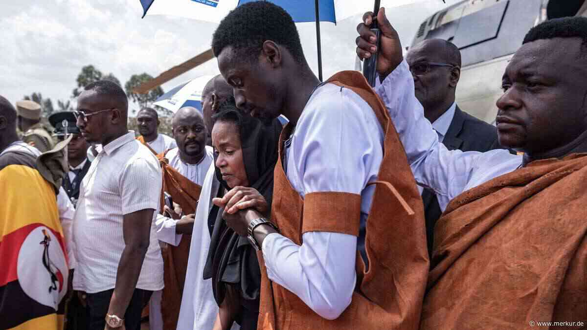 TV-Moderator besteigt Ugandas Thron – Mutter des verstorbenen Königs nennt Krönung „schmerzhaft“