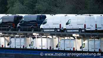 Frachtschiff mit Mercedes-Sprintern steckt im Hafen fest