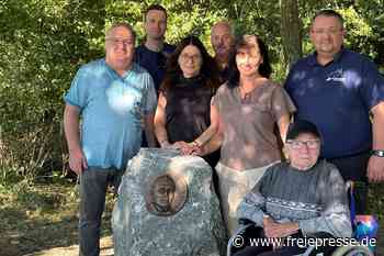 Oelsnitzer setzen Röhrholz-Schöpfer ein Denkmal