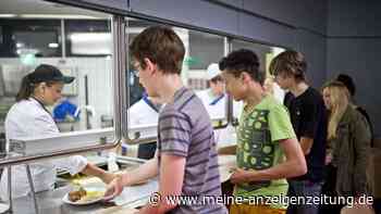 Abgelaufene Eier in der Schulküche: Hunderte Kinder nach Mittagessen erkrankt