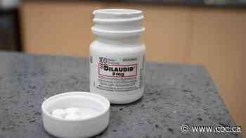 Prescribing safer-supply drugs helps people with addictions — but also pits some doctors against each other