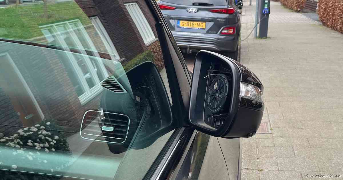 Dief slaat zes nachten achter elkaar toe en steelt spiegels van 28 auto’s in Roosendaal en Rucphen