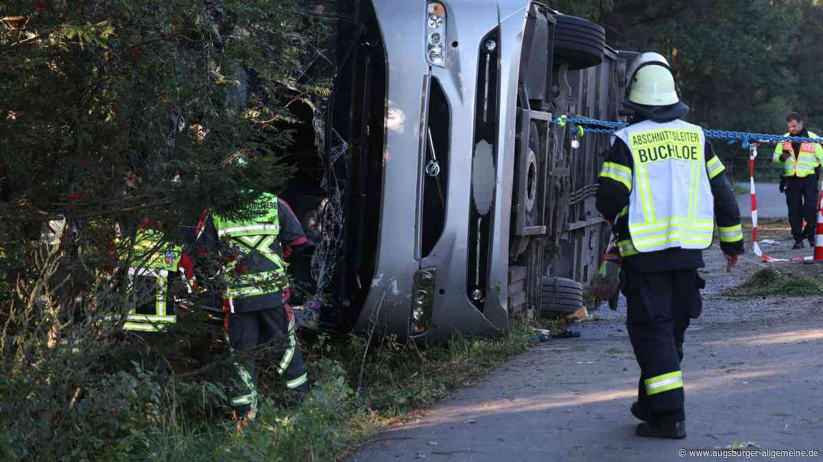 Busunglück auf der A96: Vier Verletzte werden weiter im Krankenhaus behandelt