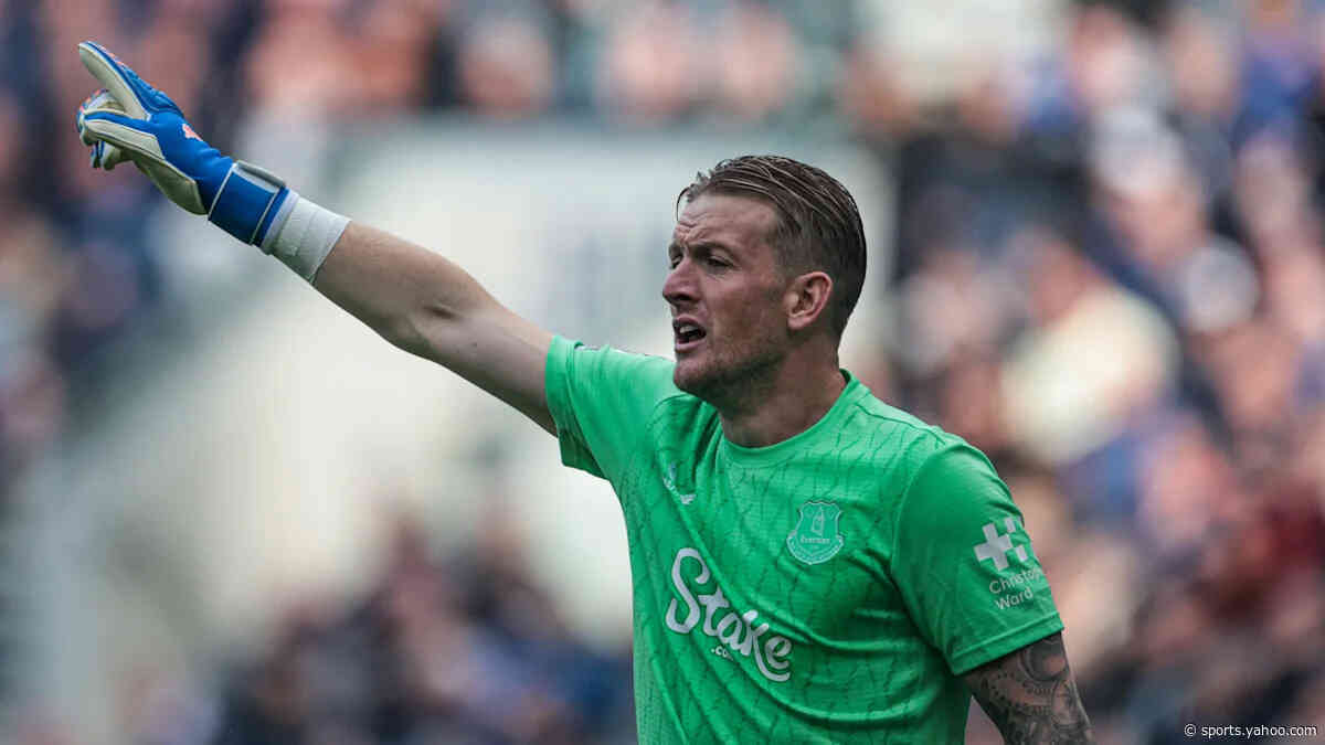 Everton receive huge transfer boost as European giants make decision