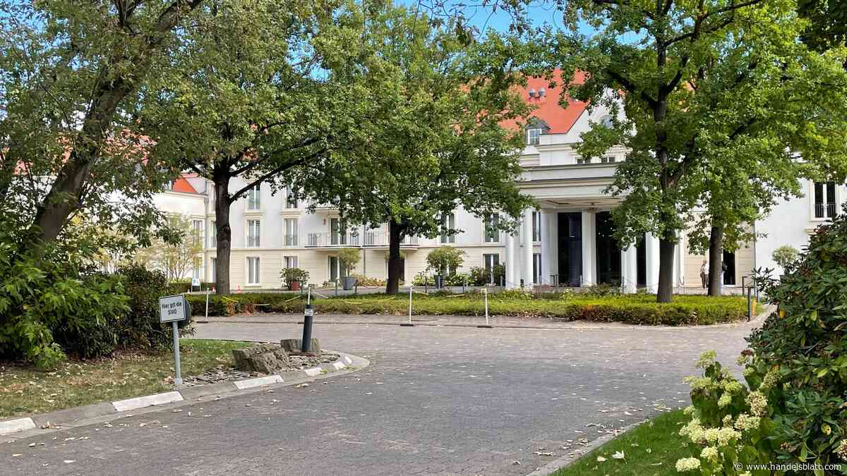 Immobilien: Plötzlich schraubte Hilton die Schilder ab: Warum ein beliebtes Frankfurter Luxushotel jetzt pleite ist