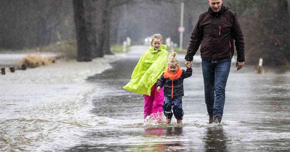 Bij extreme regenval raken bijna 1300 mensen in Boxtel afgesneden van het wegennet