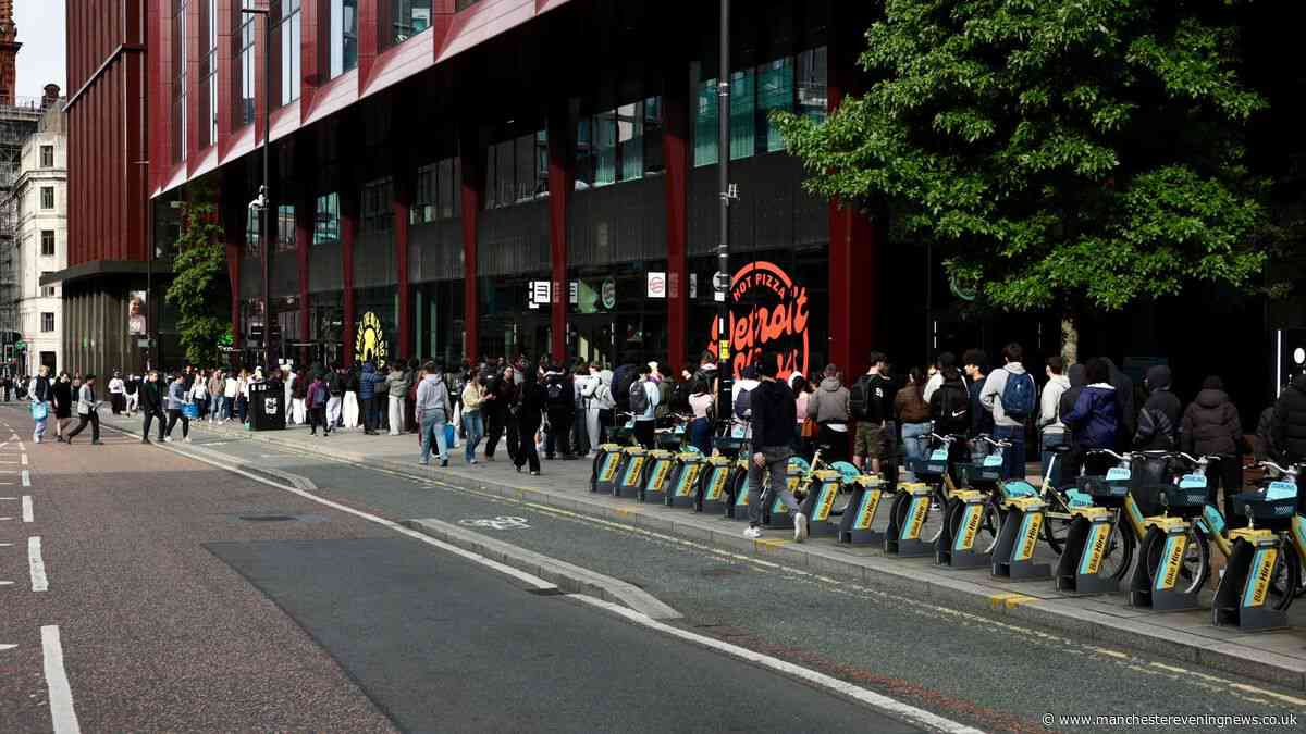 Hundreds queue up on Manchester's Oxford Road over Boohoo's mega sale