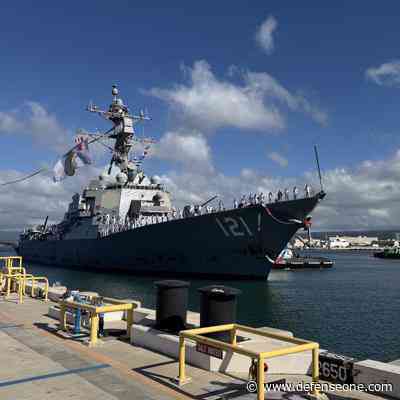 After 40 days of combat, Navy destroyer returns home