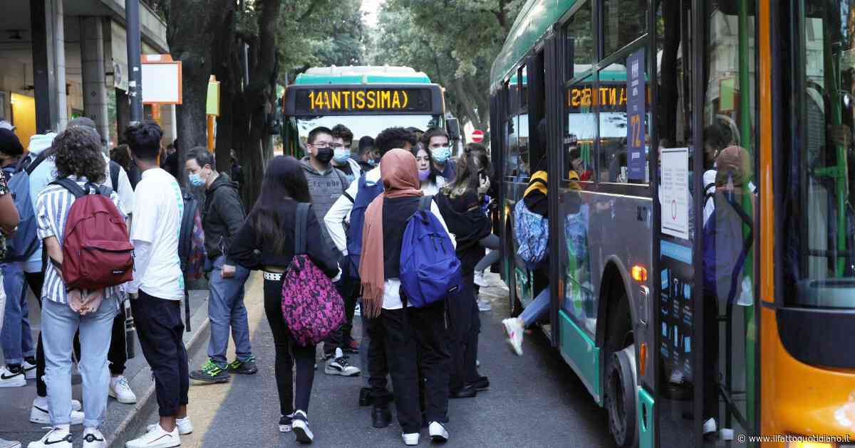 “Faccio salire solo gli italiani, non gli stranieri”: autista di un bus lascia a terra 14enne a Fossano