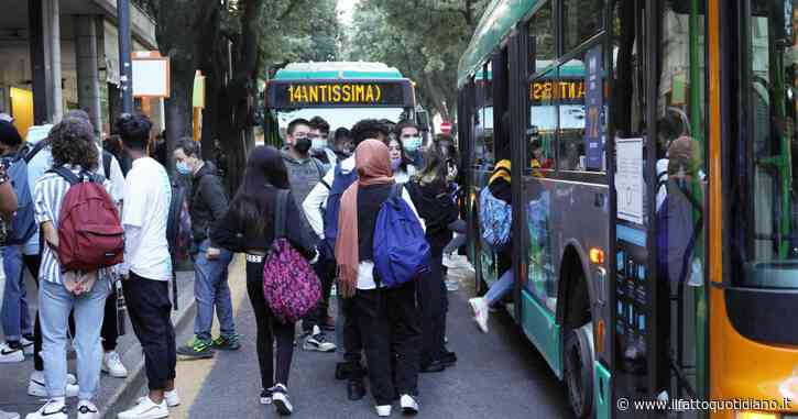 “Faccio salire solo gli italiani, non gli stranieri”: autista di un bus lascia a terra 14enne a Fossano