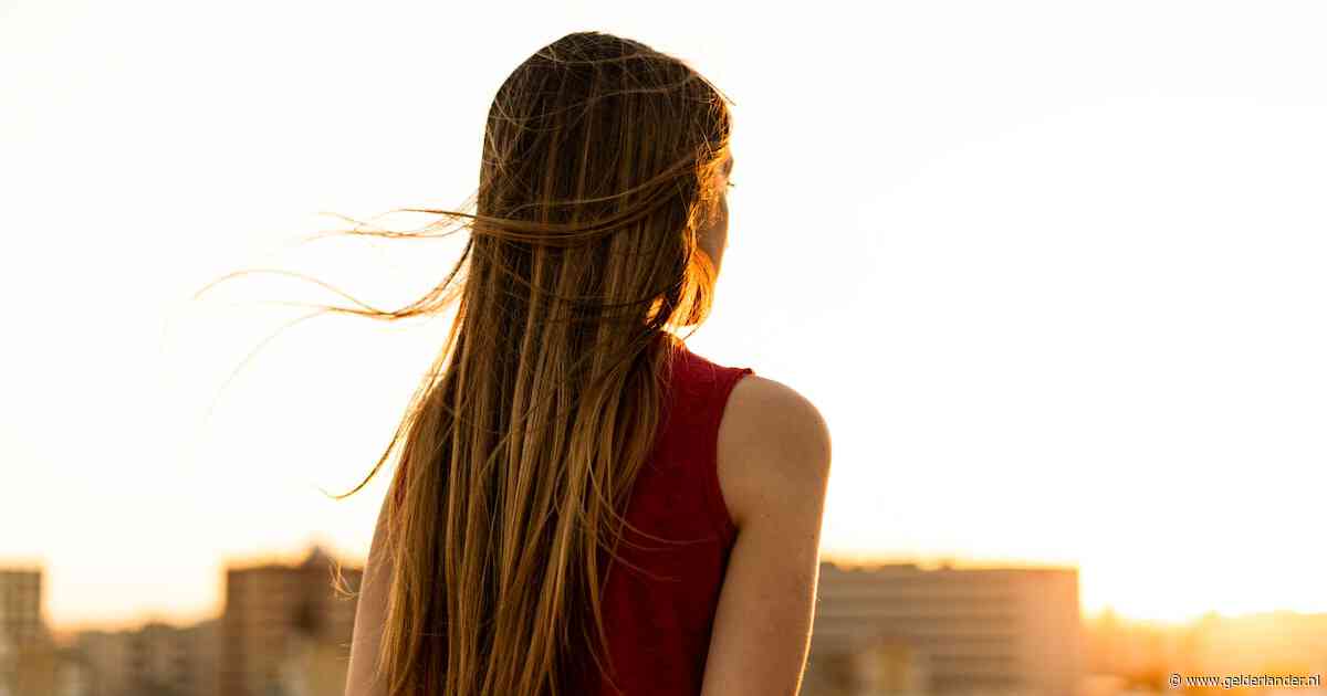 Jarenlang droeg Monique het geheim alleen, tot ze haar moeder vertelde wat haar broer deed