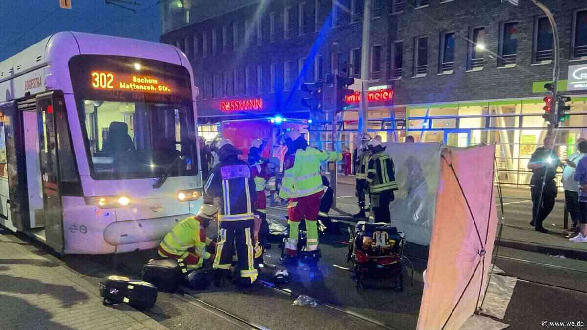 Frau gerät unter Straßenbahn – ein Arzt ist zufällig am Unfallort
