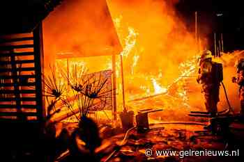 Grote brand verwoest zeker twee vakantiewoningen
