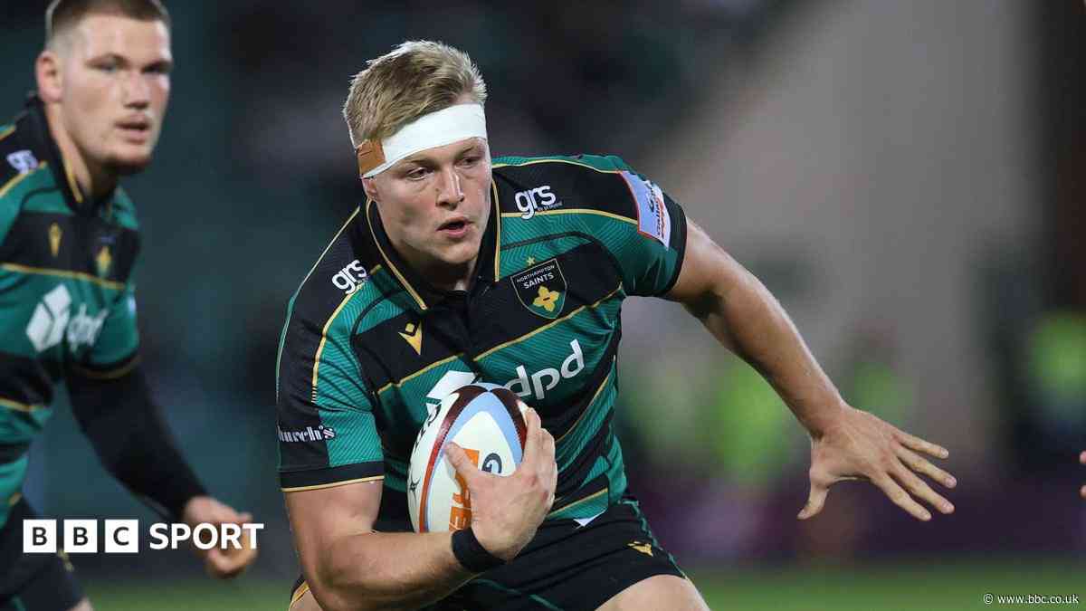 Northampton back-rower Pearson signs new contract