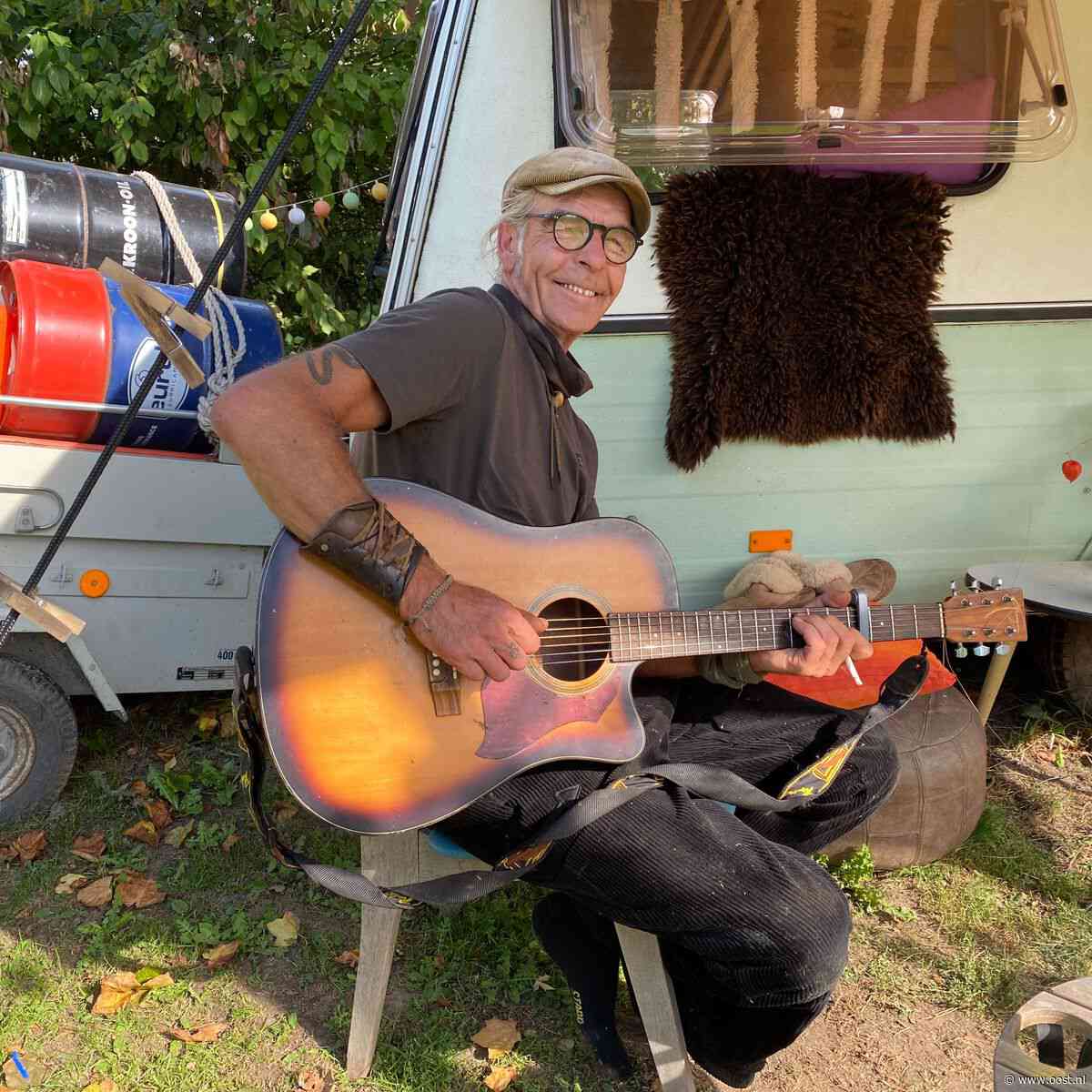 Met een gitaartje langs de IJssel, zonnetje op je bol: 'Een echte Indian summer'