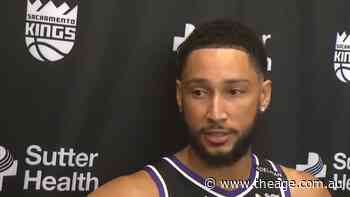Journalist caught dissing Simmons on hot mic