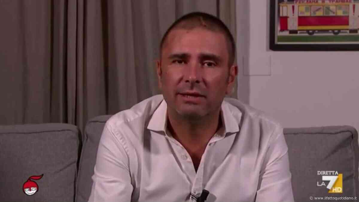 Di Battista su La7 parla della sua malattia: “Mi sono sentito male per un edema causato da un tumore che mi hanno riscontrato. Adesso farò le cure sperando che funzionino”