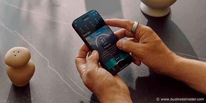 Smart ring maker Oura is postponing its IPO, weeks after warning about the risk of AI disruption