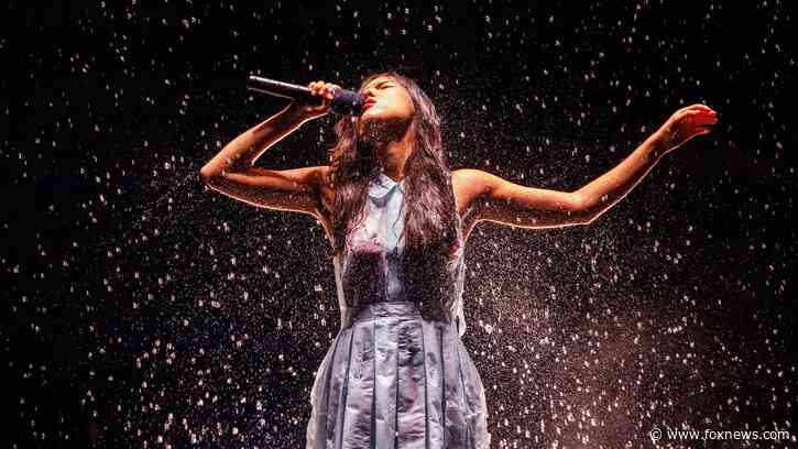 Olivia Rodrigo makes jaw-dropping tour debut with incredible disappearing dress performance