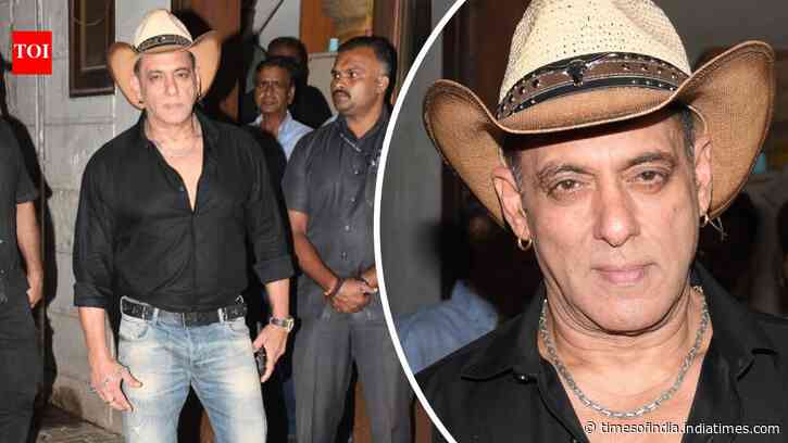 Salman Khan poses with paparazzi after Bigg Boss rant- WATCH