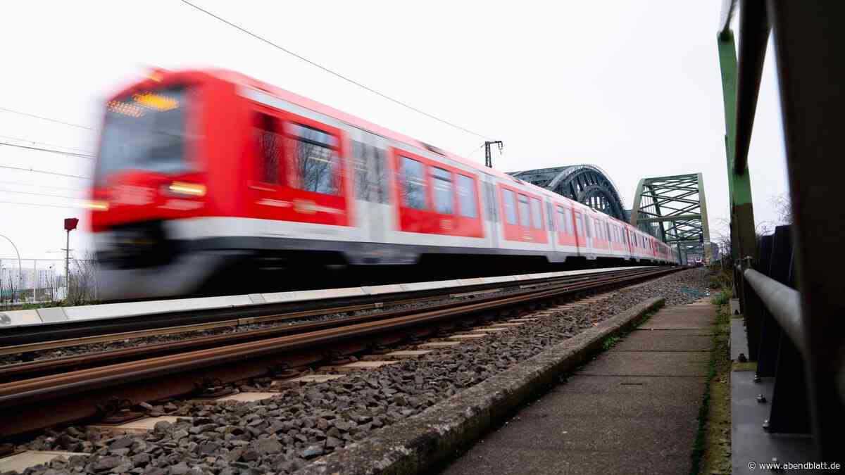 Pendlerfrust zwischen Stade und Hamburg: Deutsche Bahn bleibt Antworten schuldig