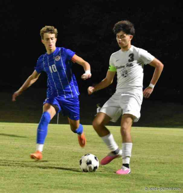 Frankfort’s boys soccer team beats Western Hills for third straight district win