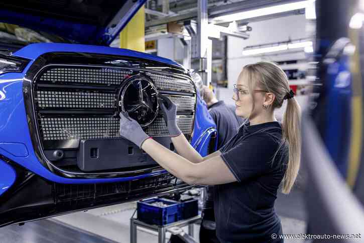 Mercedes erhöht Spardruck: Beschäftigte sollen länger arbeiten