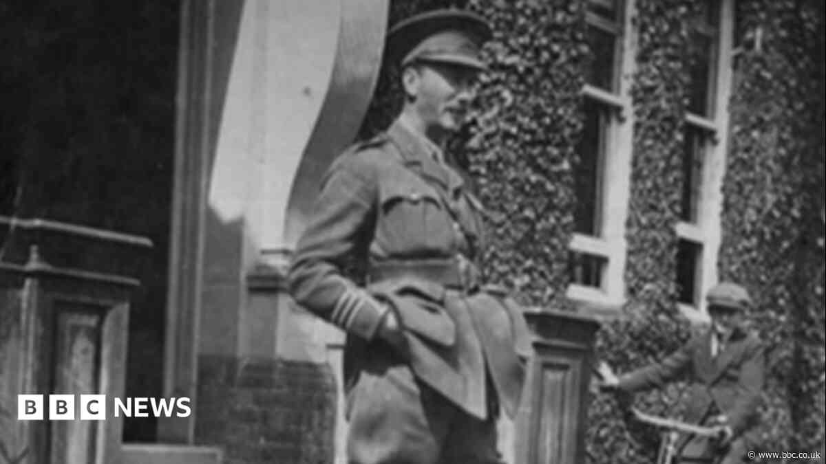 Blue plaque unveiled for World War One hero