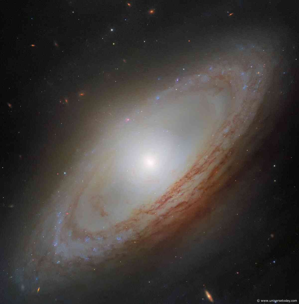 Diving into an Out-of-sync Galaxy
