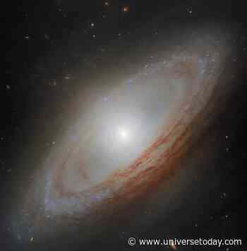 Diving into an Out-of-sync Galaxy