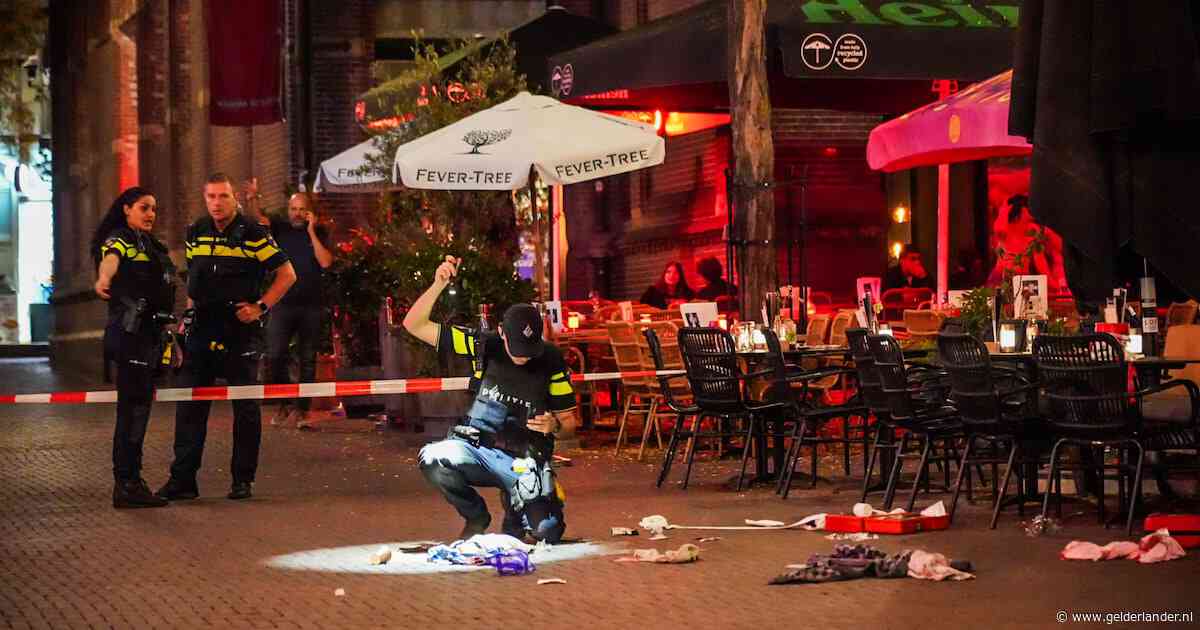 Mesaanvallen zorgen voor chaos en paniek in Armhem: ‘Ik zag een wond in zijn borst’