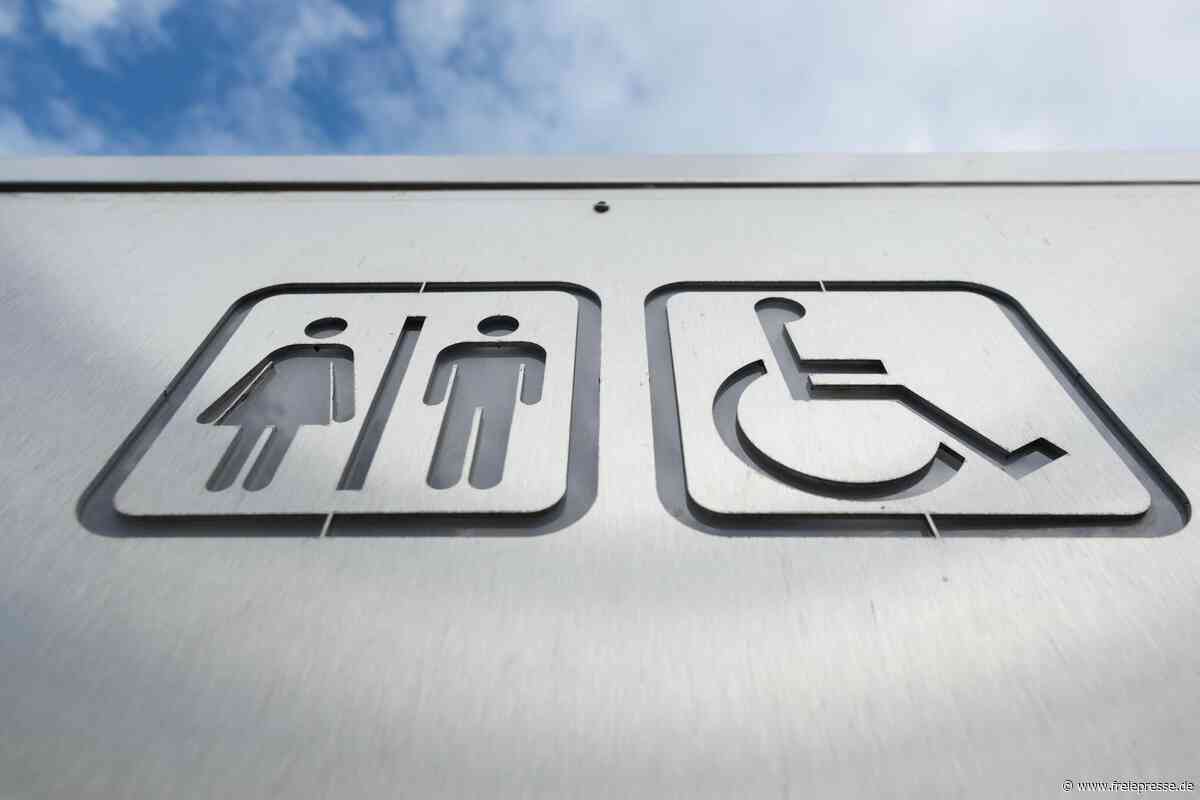 Gekränkte Eitelkeit – Mann schreibt Telefonnummer von Frau in Raststätte-Toilette auf A 72
