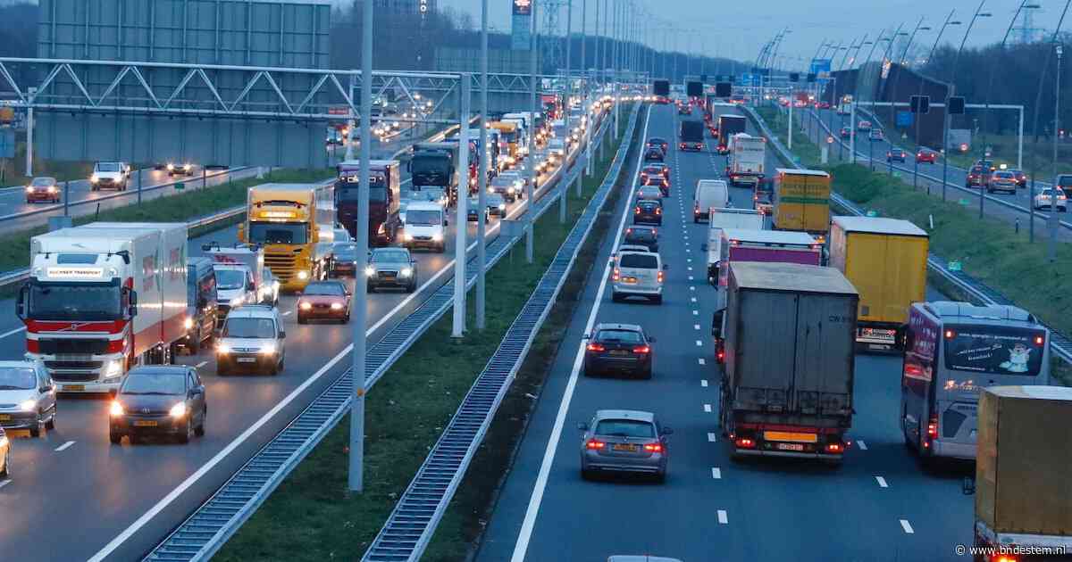LIVE Files in Brabant | Bergingswerkzaamheden op de A50 en A59 afgerond, verkeer kan weer doorrijden