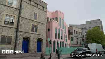 Miami-inspired London house features on Grand Designs