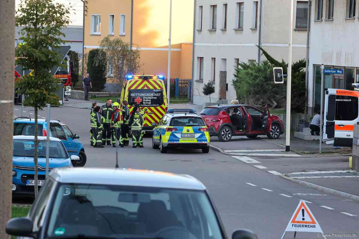 Unfall in Glauchau: Vorfahrtsfehler führt zu Crash im Kreuzungsbereich