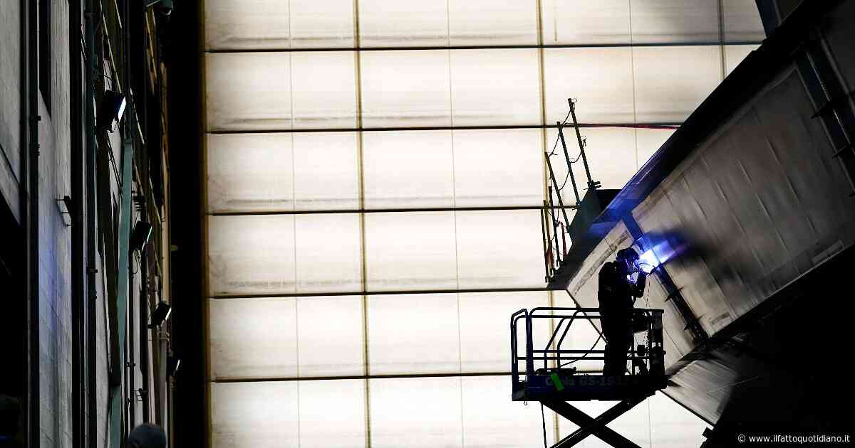 Due lavoratori travolti da una fiammata alla Fincantieri di Ancona: uno di loro muore per le ustioni. Sindacati proclamano lo sciopero