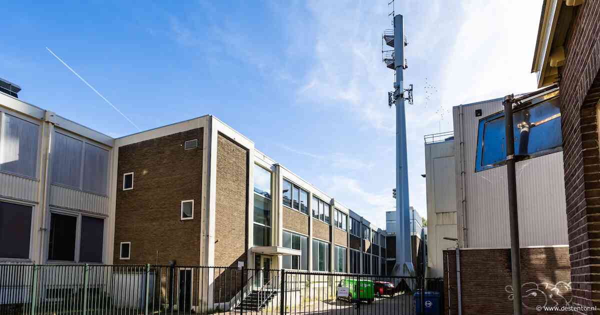 Eerst tapijtfabriek, toen postkantoor en nu koopappartementen in KPN-gebouw in hartje Deventer