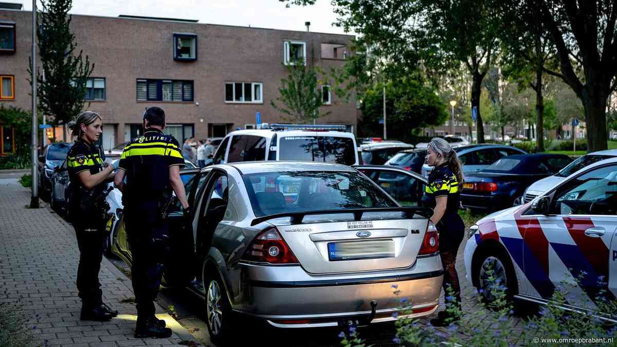 Man (22) opgepakt in Tilburg, politie vindt vuurwapen in prullenbak
