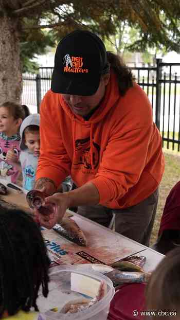 Thunder Bay, Ont., students celebrate fall harvest during Truth and Reconciliation Week