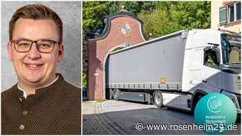 Ausweich-Lkw schrammt schon wieder historisches Tor in Neubeuern: Anwohner und Bürgermeister genervt